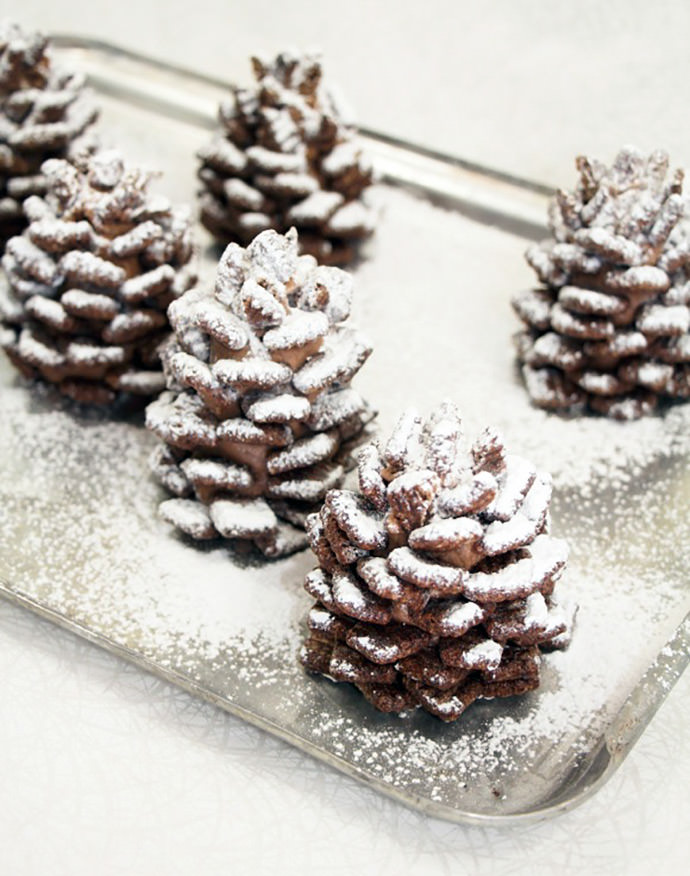 Best Christmas desserts: Quick and Easy Snowy Chocolate Pinecones