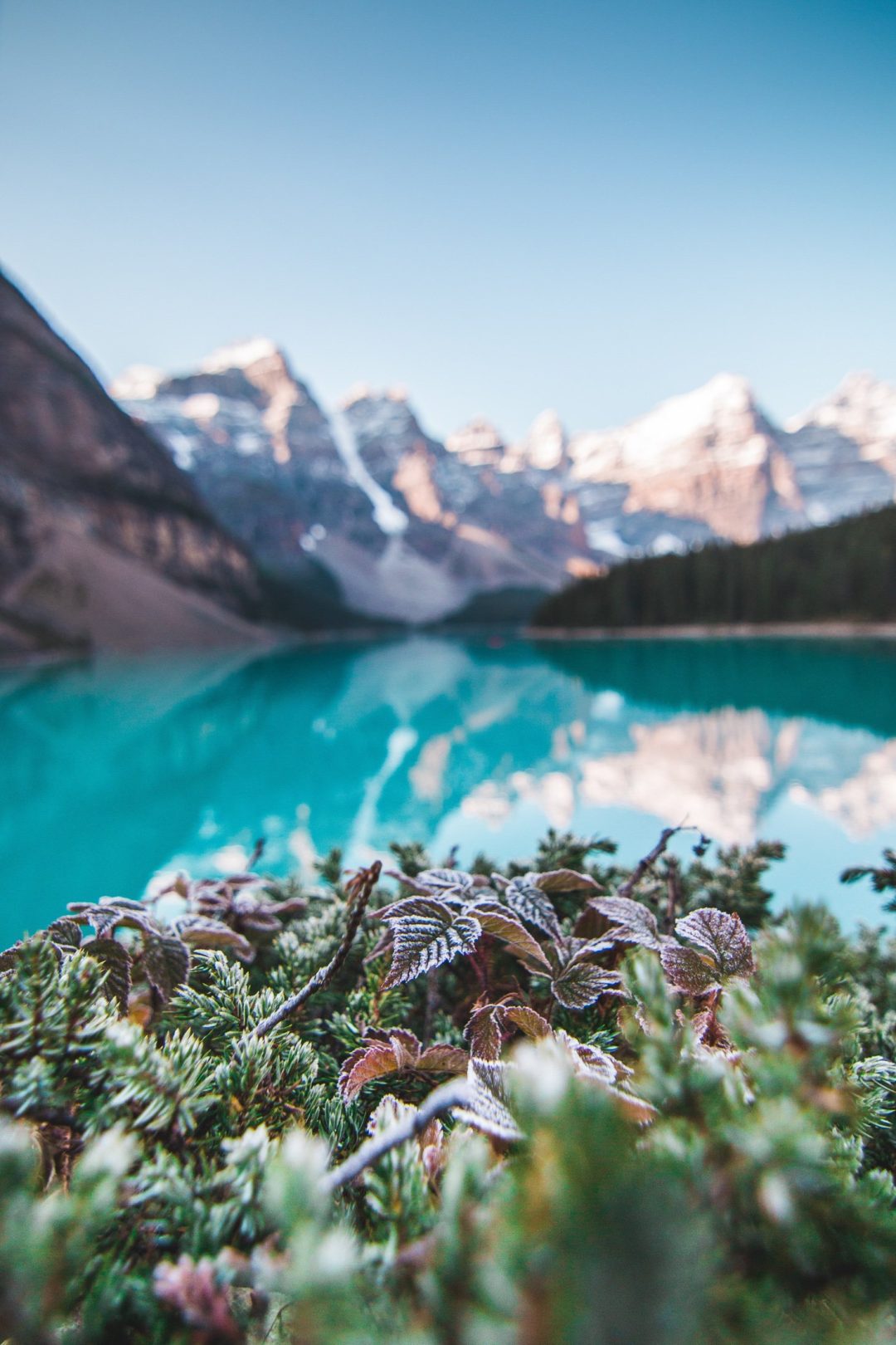 Mountain backgrounds for iPhone with lake and blue sky