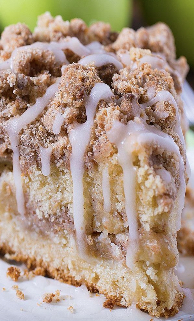 Easy Cinnamon Apple Crumb Cake