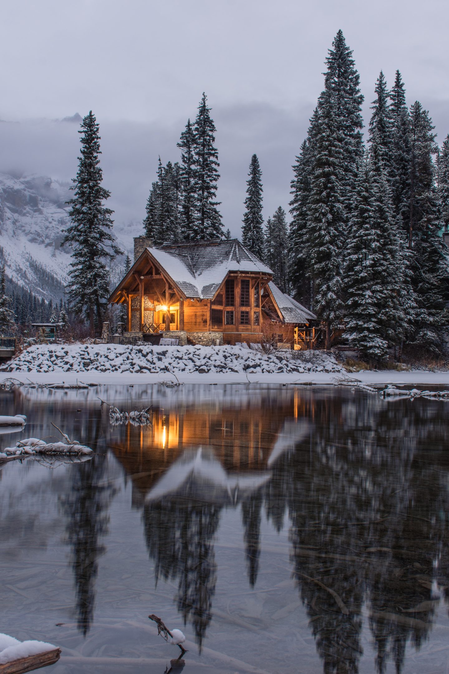 Snowy cabin wallpaper background