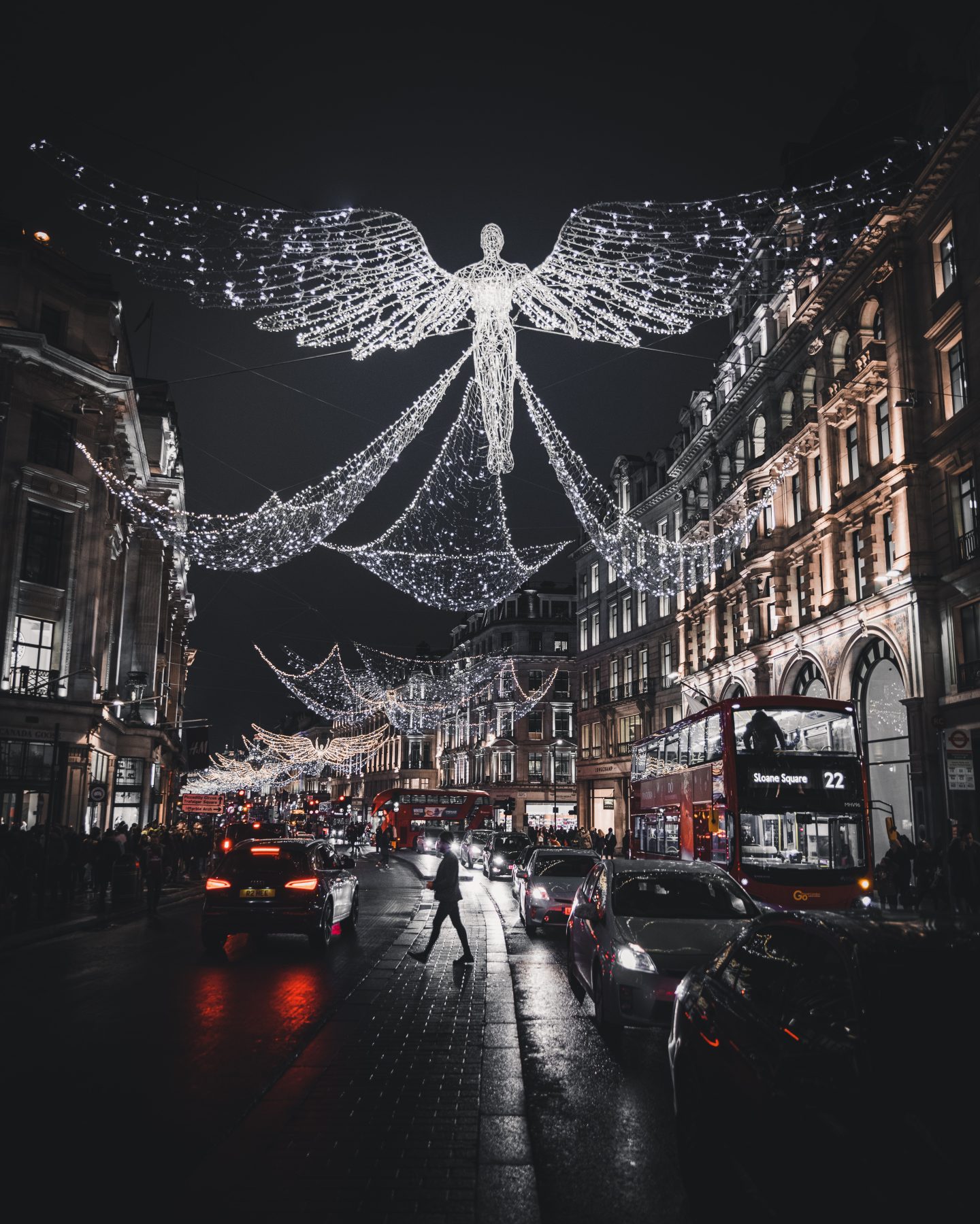 Aesthetic London Christmas wallpaper background for iPhone from Regent Street