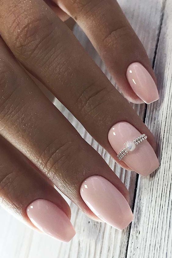 Short light pink bridal nails with ring