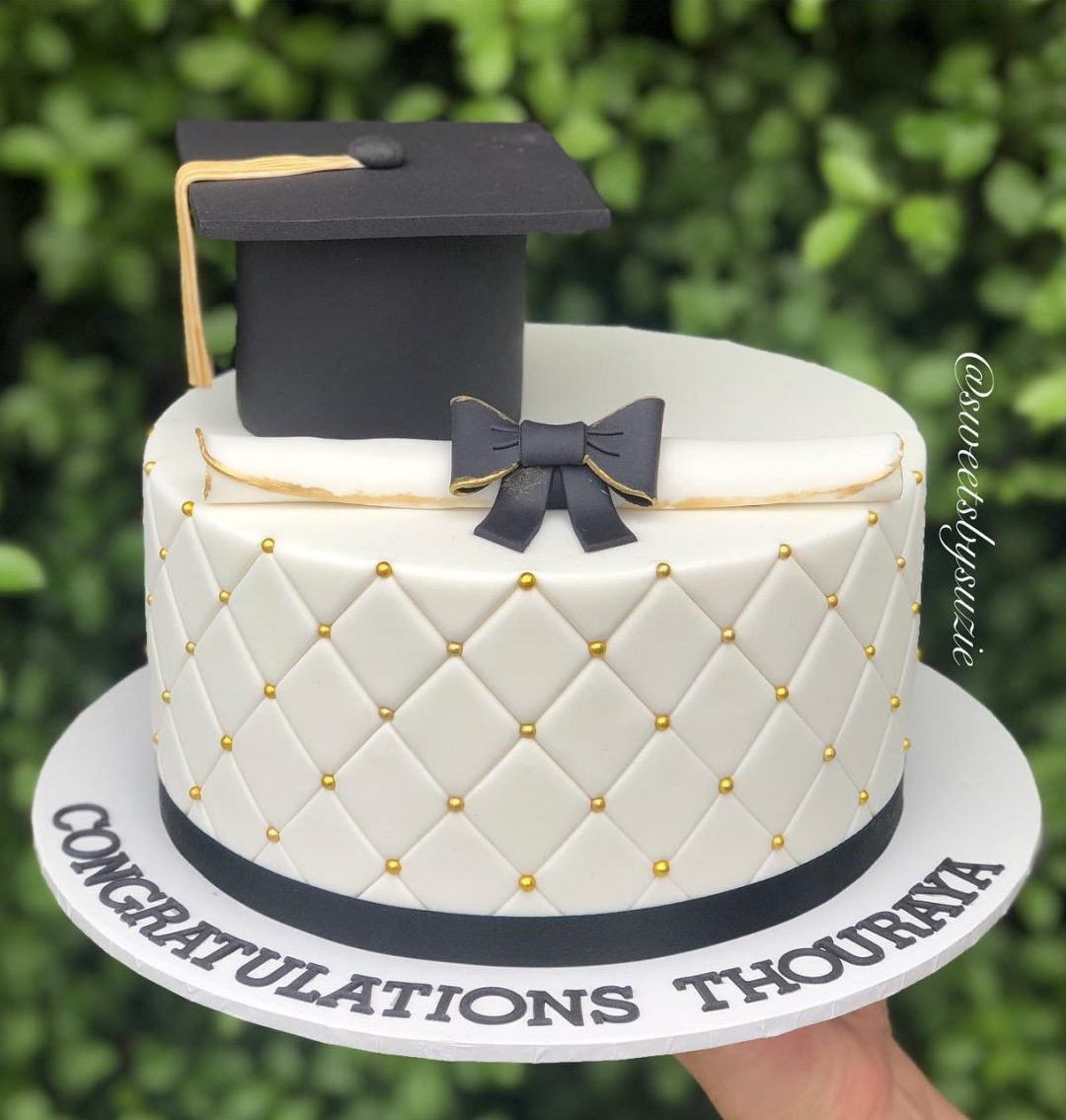 Simple grad cake
