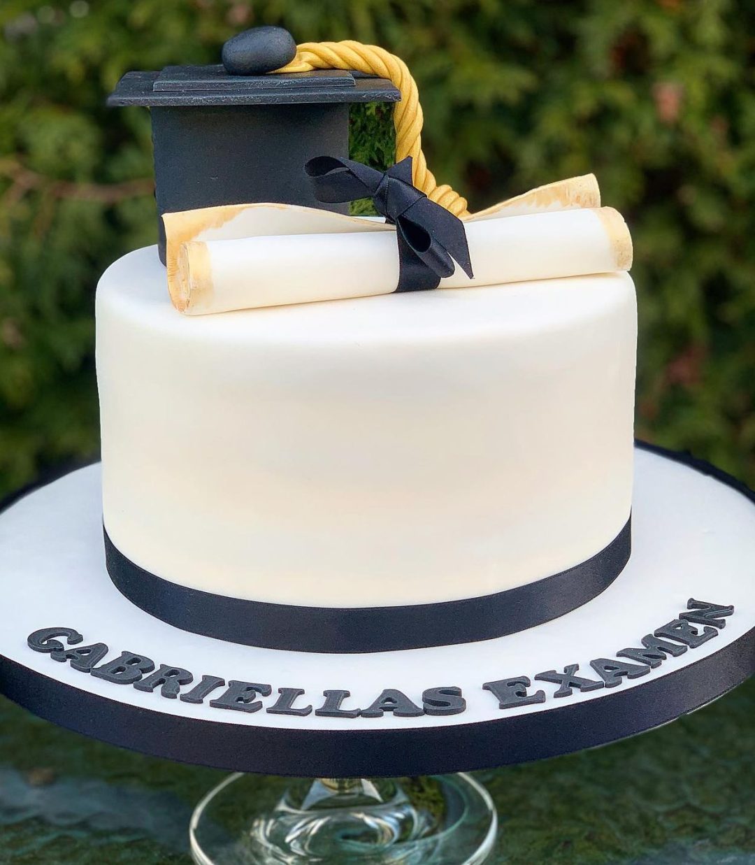 Simple grad cake