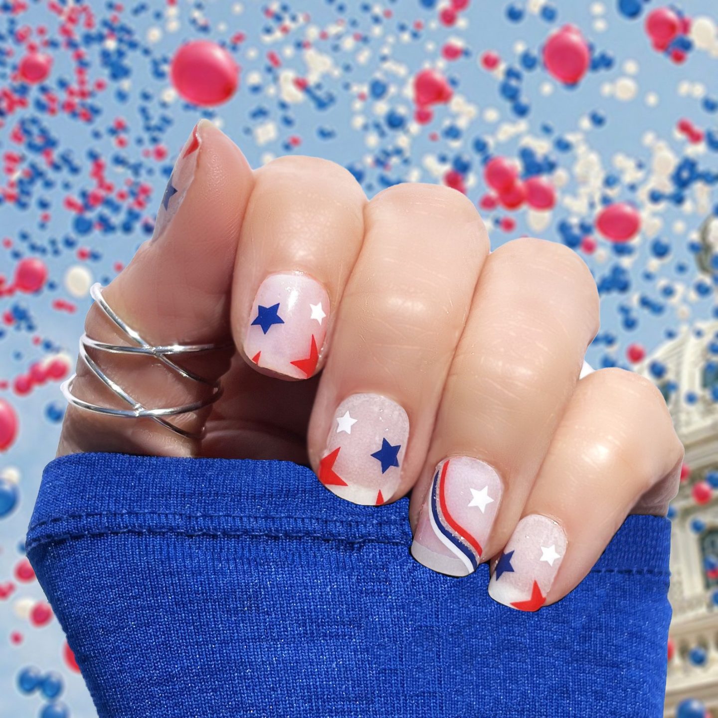 Pretty short 4th Of July nails with stars