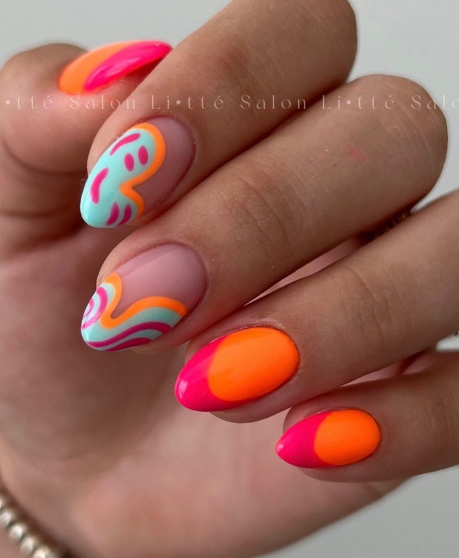 Unhas de verão laranja neon e rosa