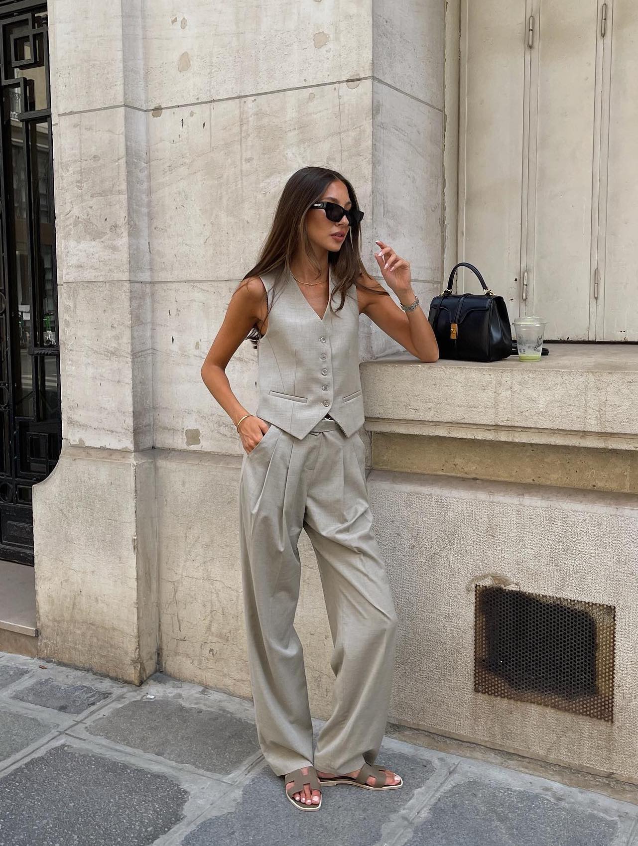 Chic linen outfit for summer.