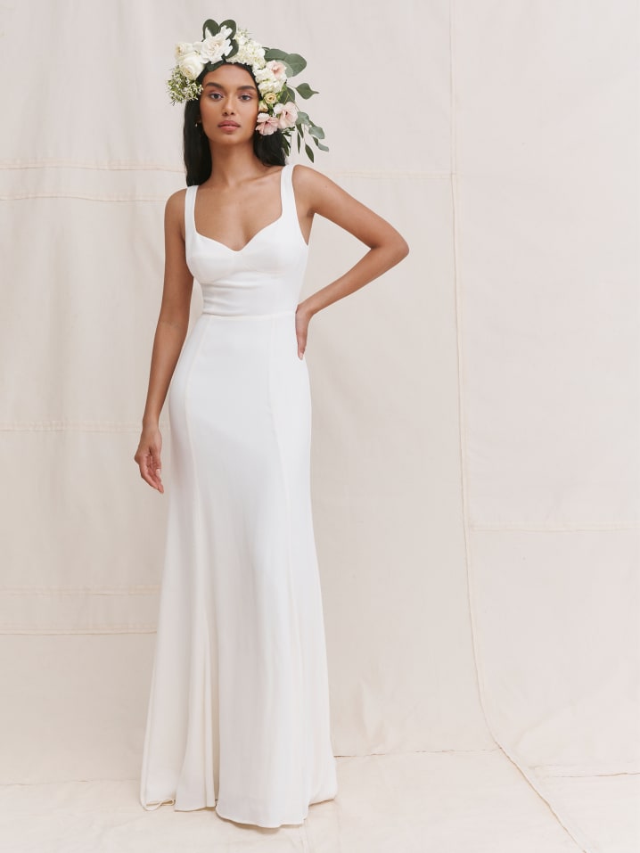 Simple and feminine wedding dress with sweetheart necklace under 500