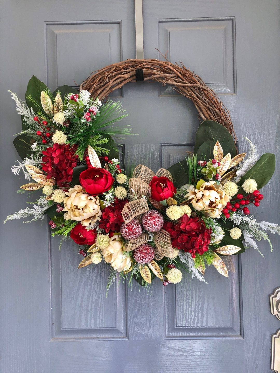 26 Beautiful Christmas Wreaths To Decorate Your Front Door