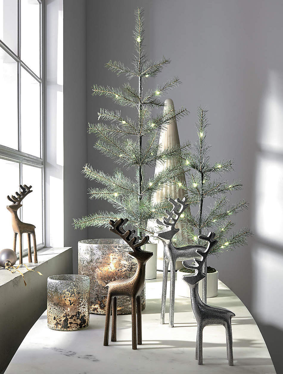 35 Minimalist Scandinavian & Nordic Christmas Decor Ideas