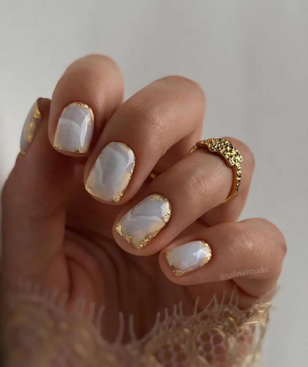 Sort white and gold nails.