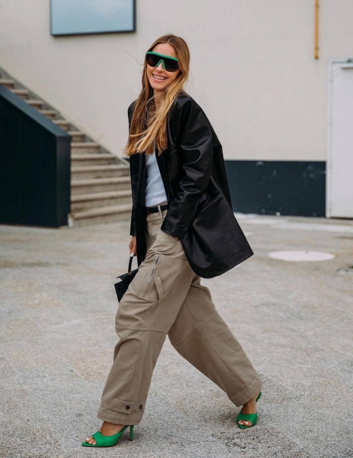 Chic cargo pants outfit with a black oversized blazer.