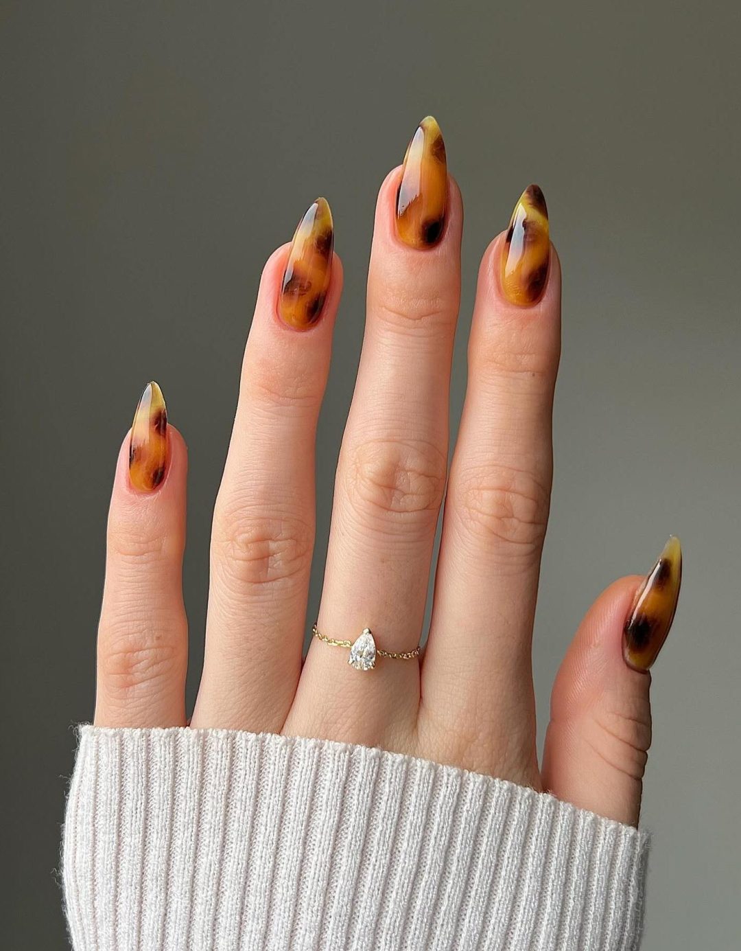 Tortoiseshell nails in almond shape