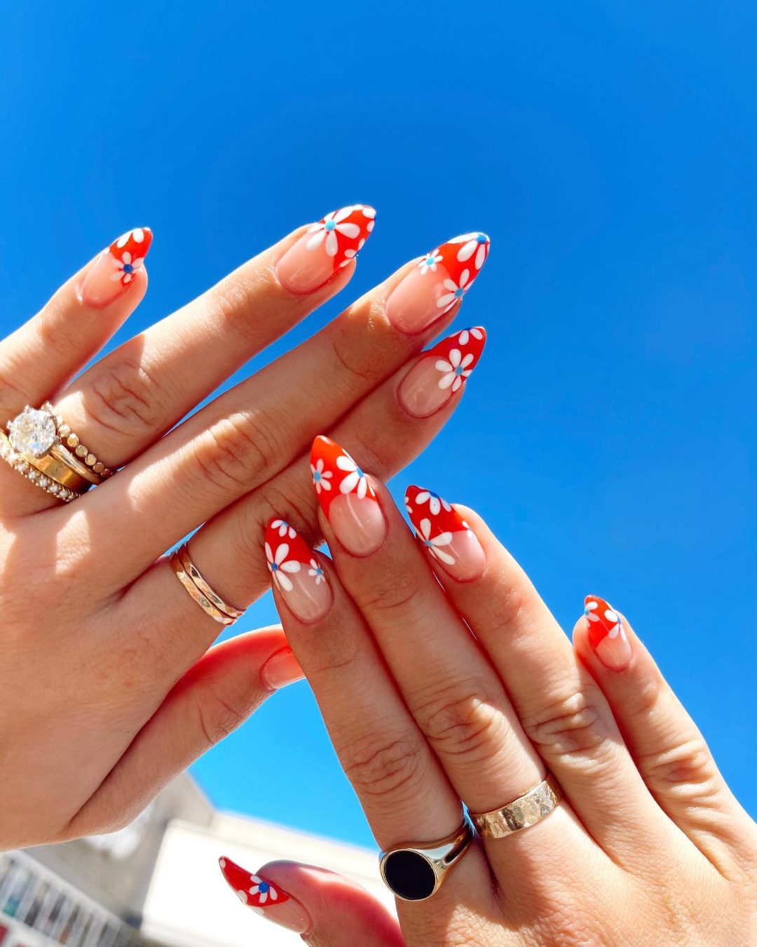 Red French tip nails with daaisies for 4th of July.