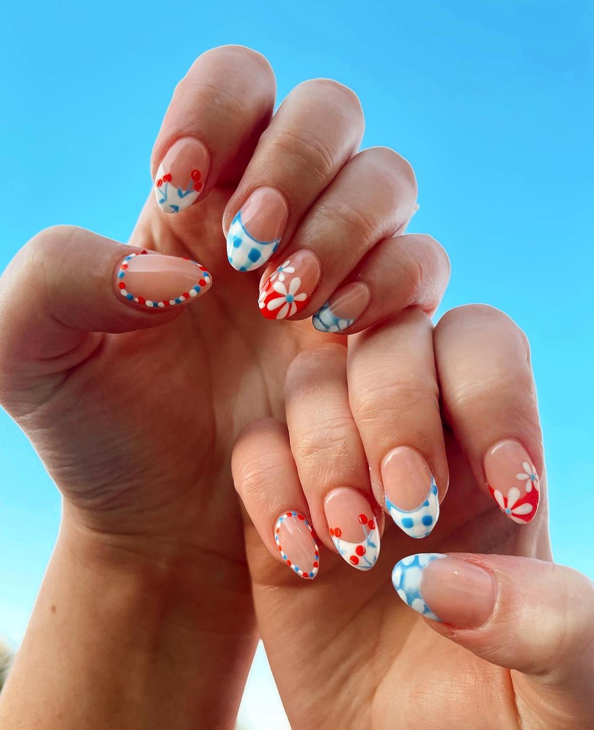 Cute mix and match nails for 4th of July.