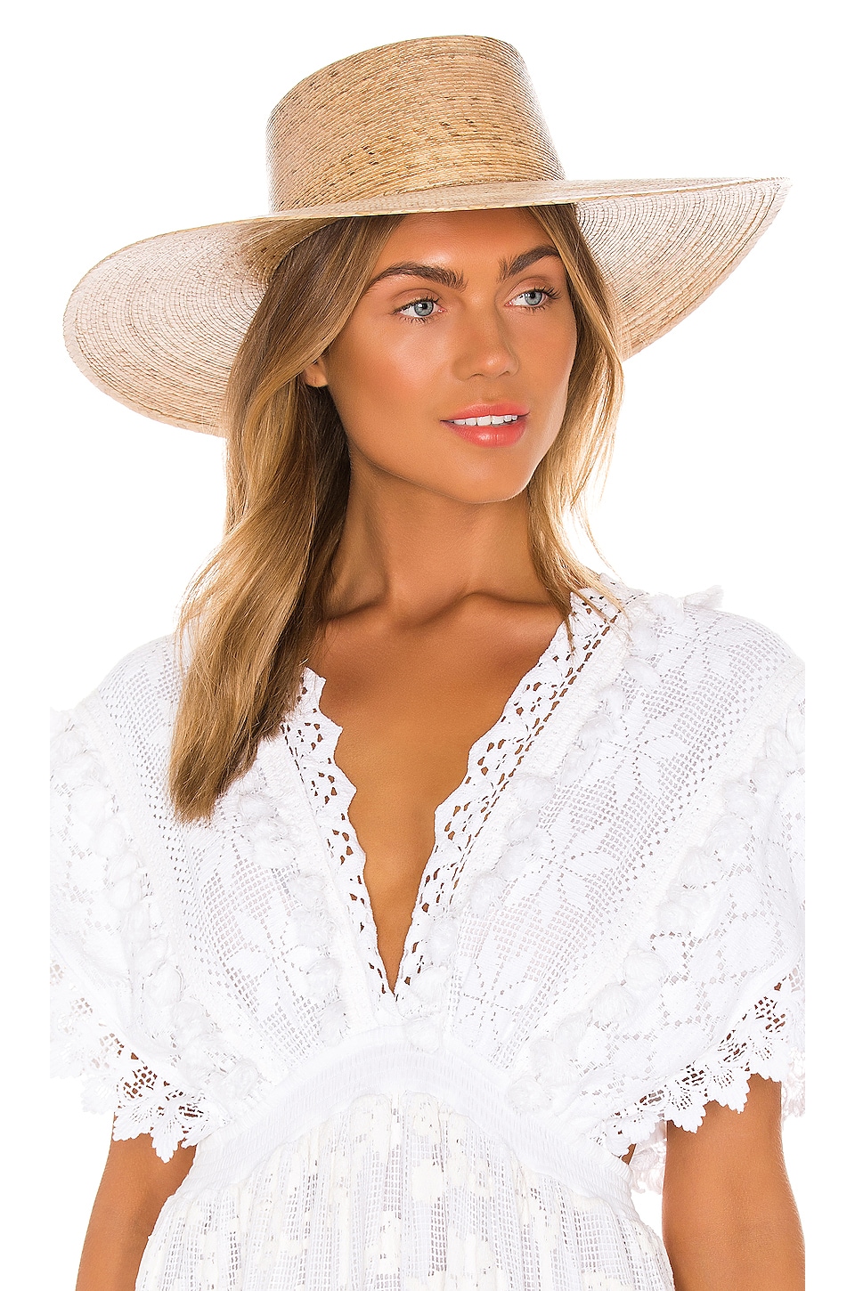 Wide straw hat