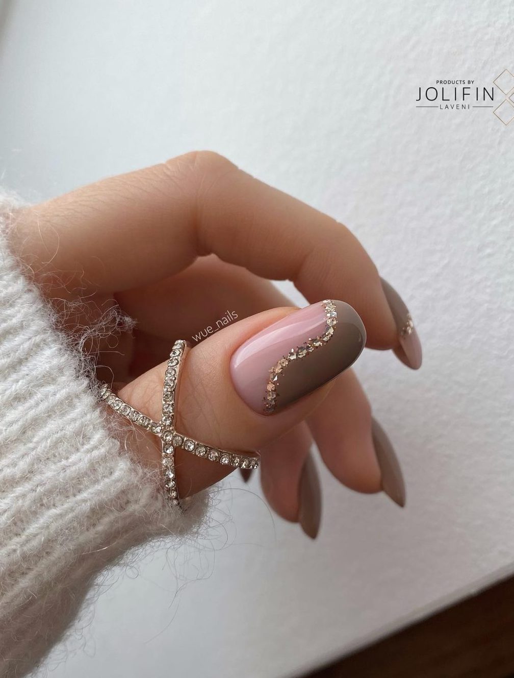 Wavy brown wedding nails