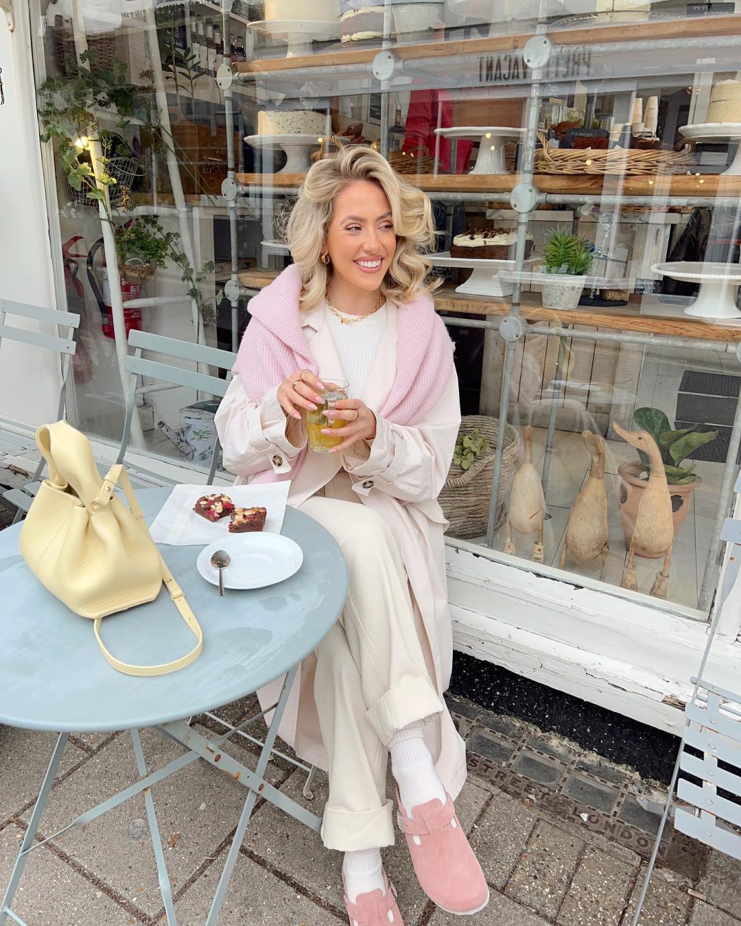 Cute cream and light pink outfit with pink Boston clog Birkenstocks