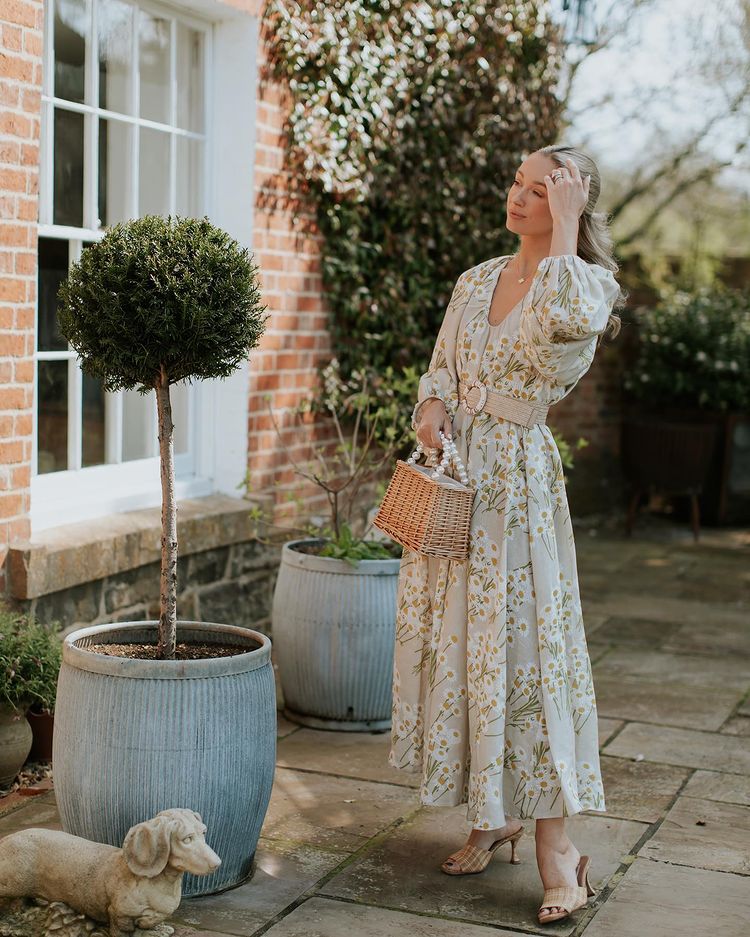 Chic sage green summer floral dress with long sleeves