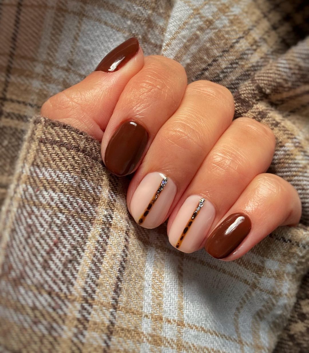 Short minimalist brown fall nails