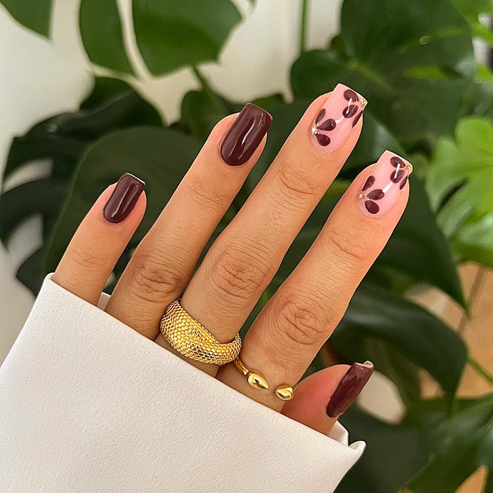 Cute short burgundy fall nails with flower nail art