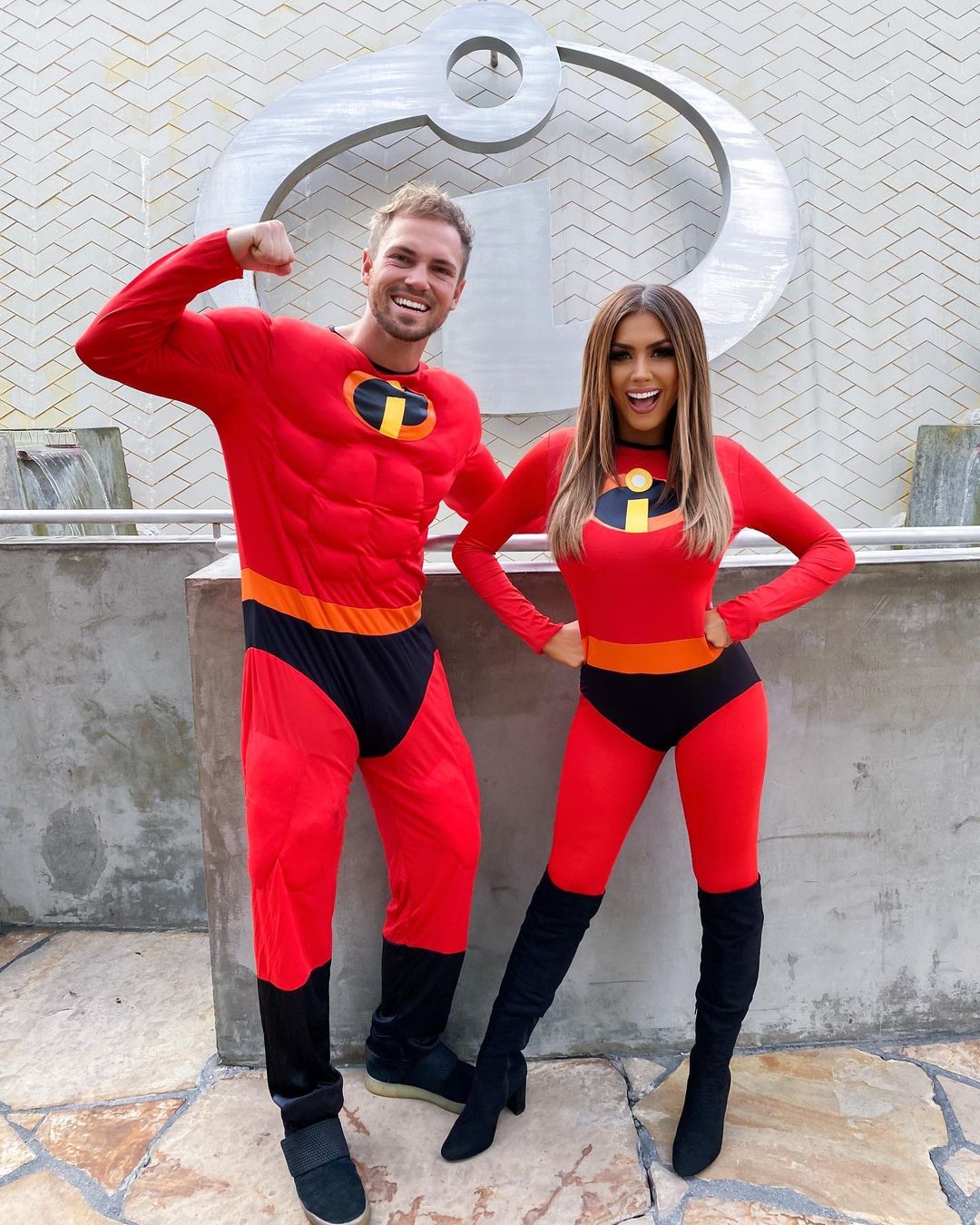 Cute Incredibles Halloween costume for couples