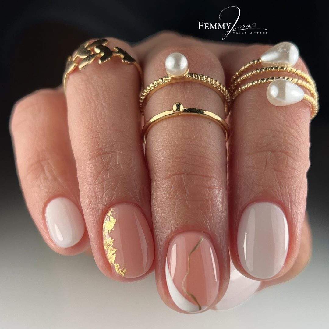 Short white and gold nails for bride