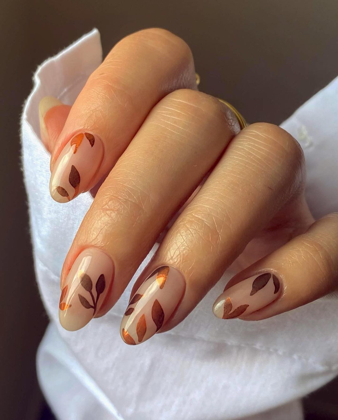 Cute fall nails with leaf nail art