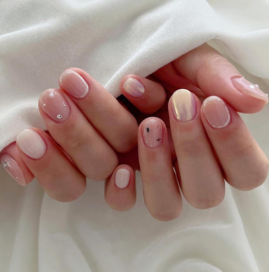 Short pink bridal nails