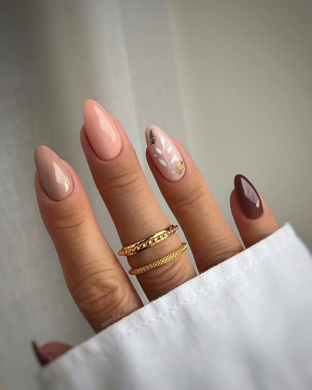 Cute minimalist fall nails