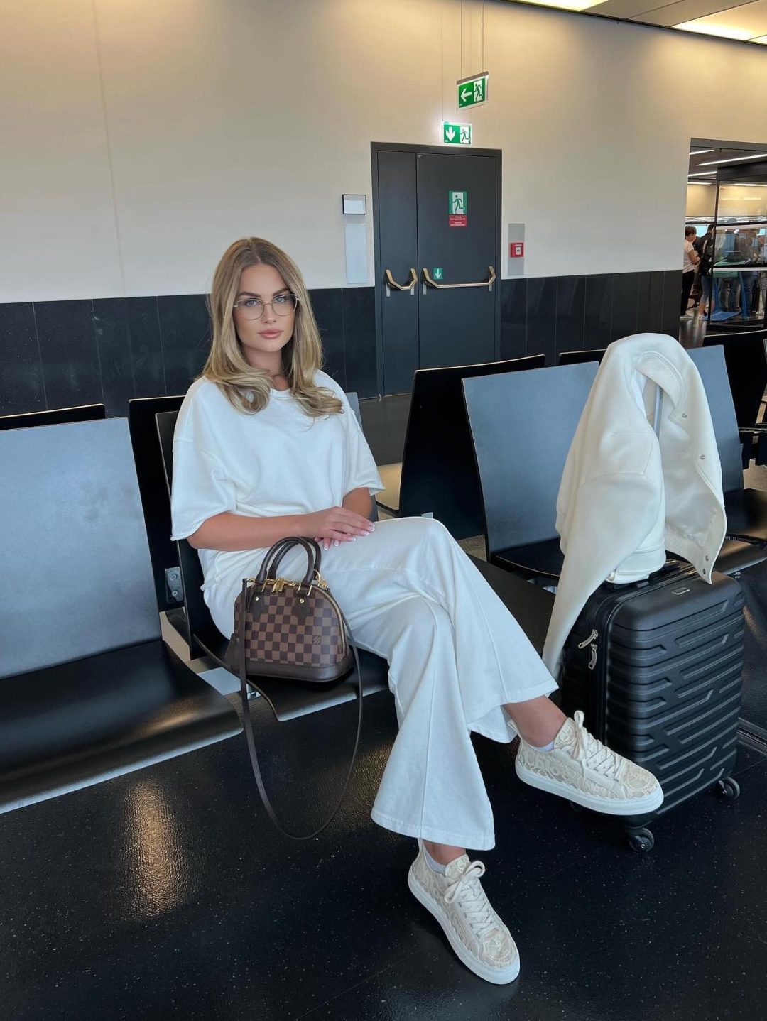 Comfy white airport outfit