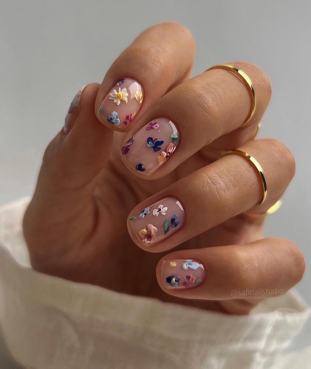 25 Flower Nail Designs That Are Too Pretty To Pass Up