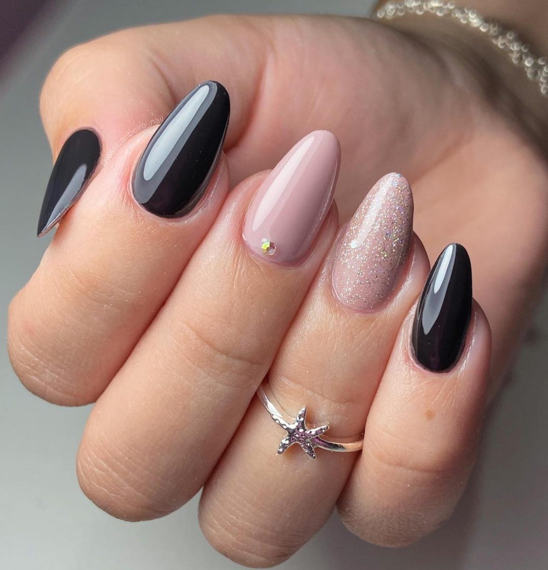 Chic pink and black nail design.