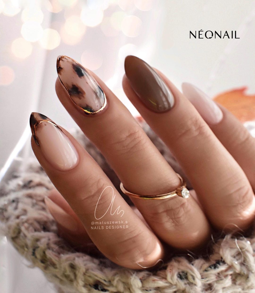 Brown leopard print nails for fall.