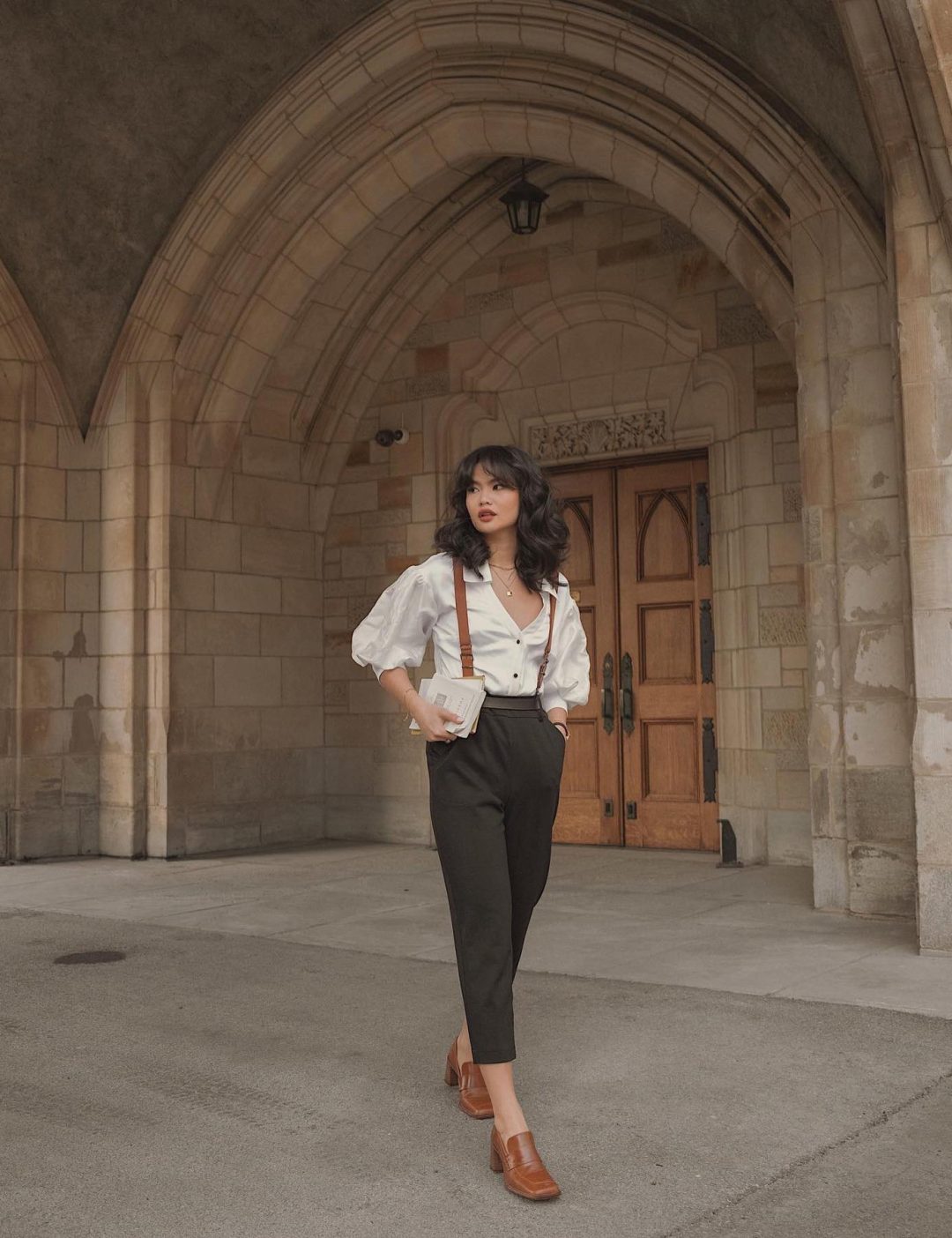 Chic academia outfit.