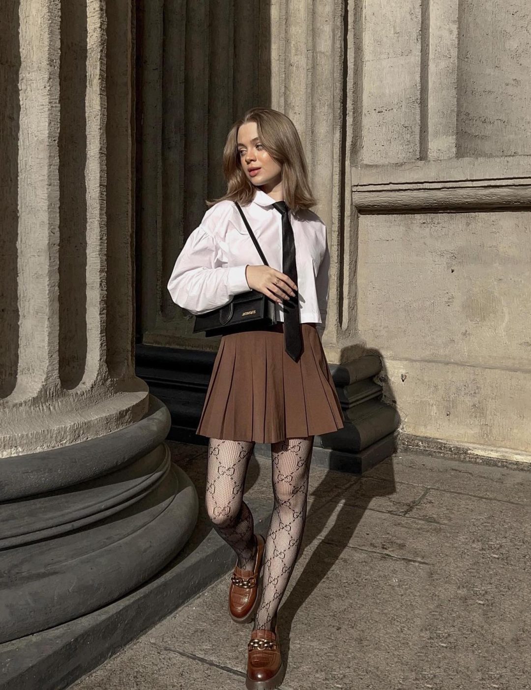 Preppy dark academia outfit with short brown skirt.