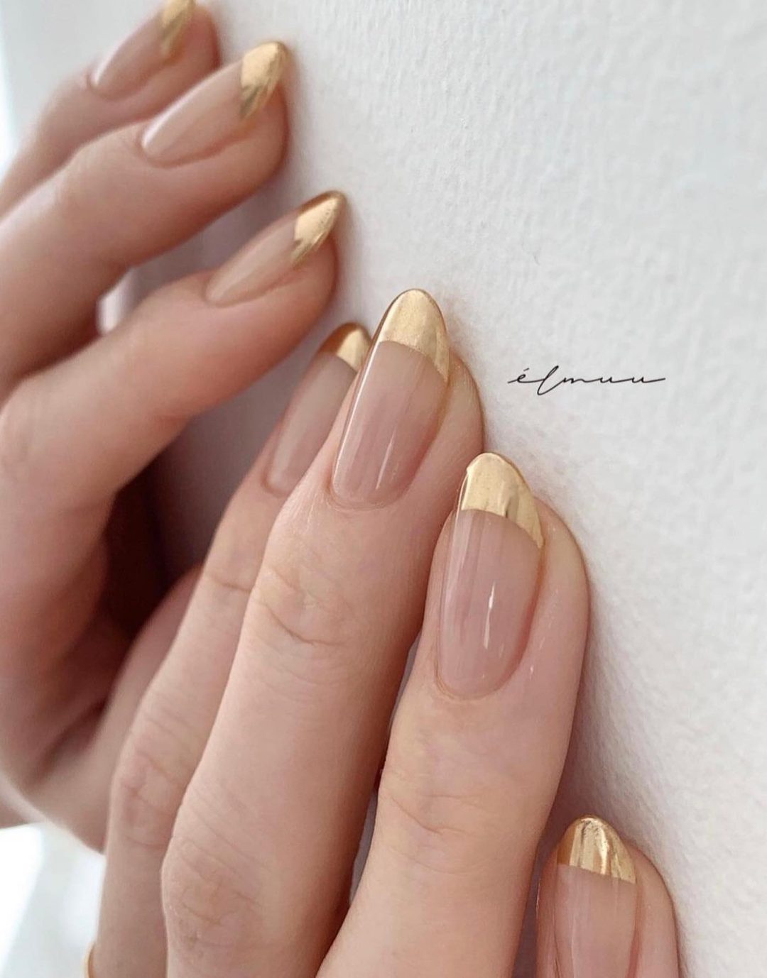 25 Gold Nails That Bring Elegance To Your Outfits