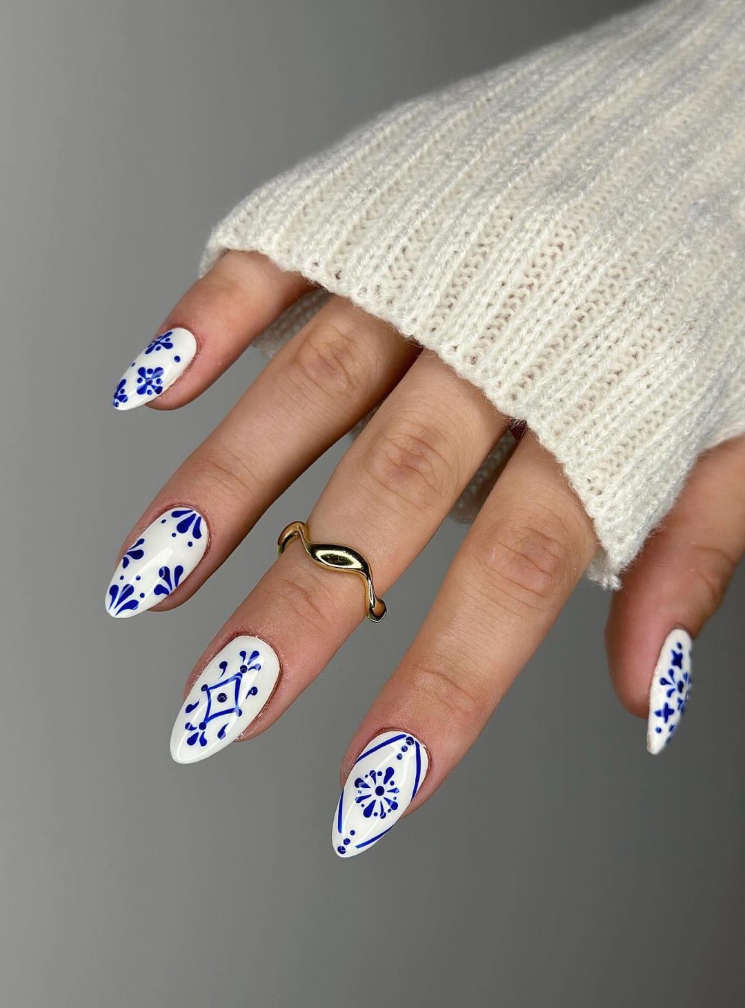 10 White & Blue Nails To Wear For Intriguing Looks