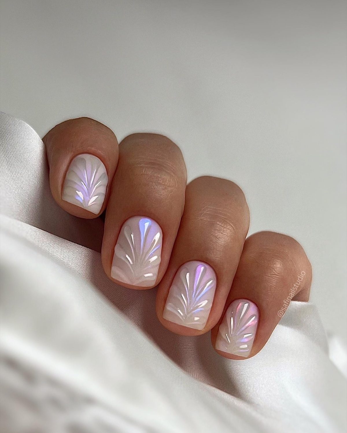 Chic white seashell nails for the summer.